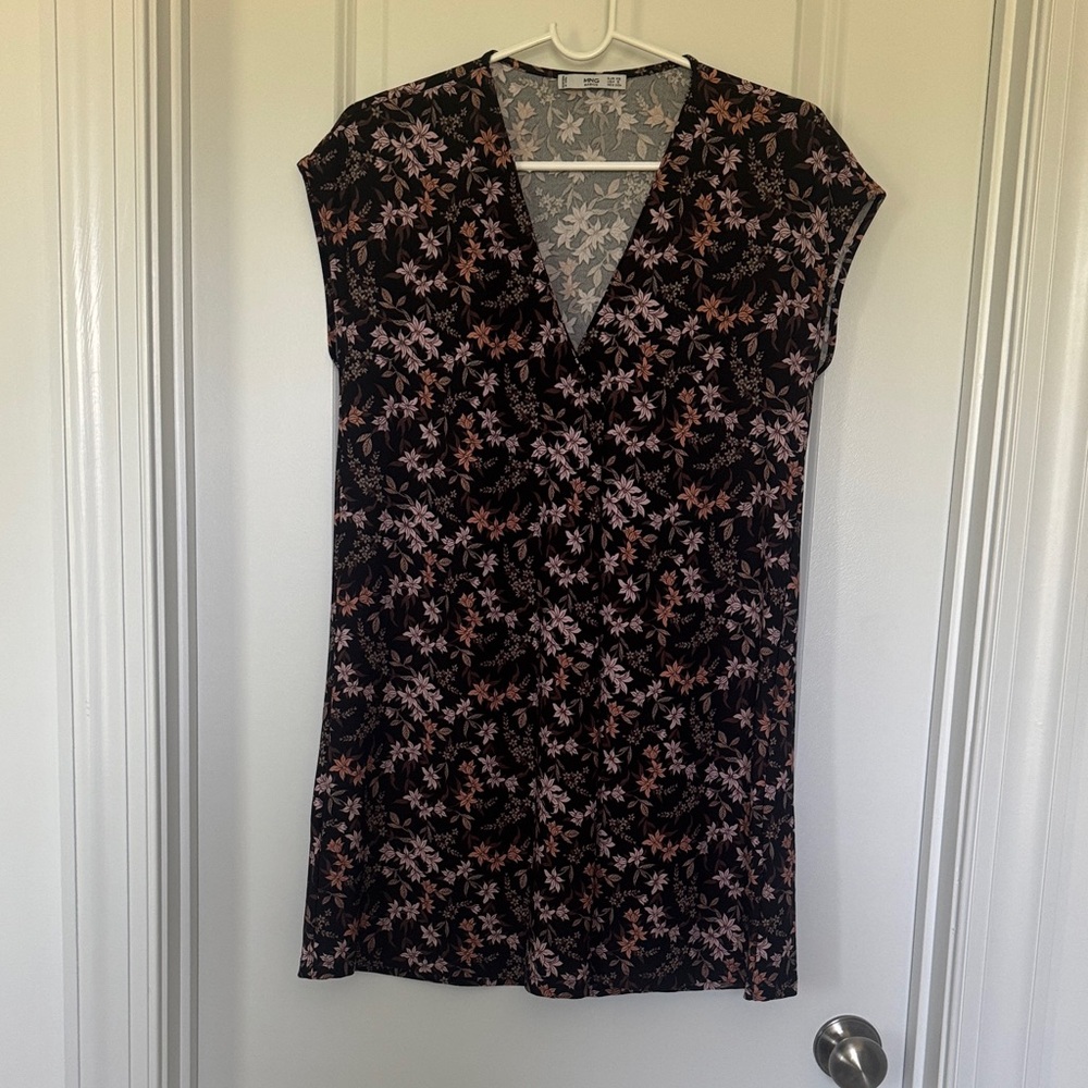 Mango Basics Floral Gray and Cream Top Sz 2